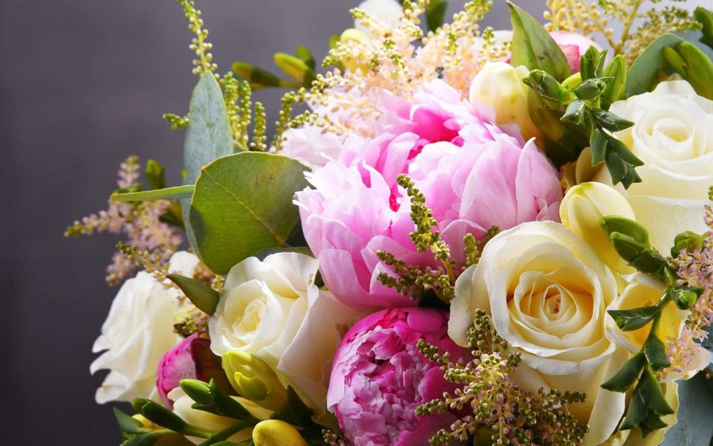 Un bouquet de fleurs coloré.